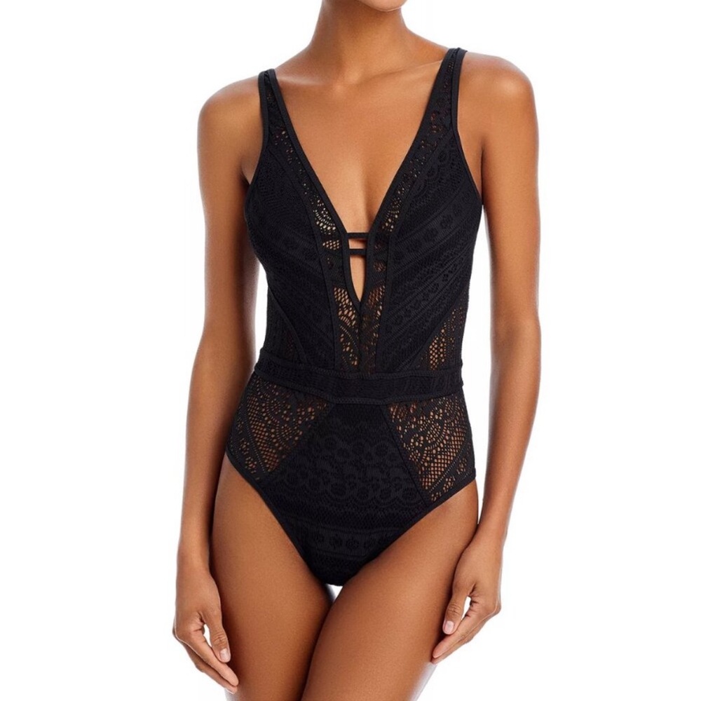 Becca lace crochet swimsuit 🖤